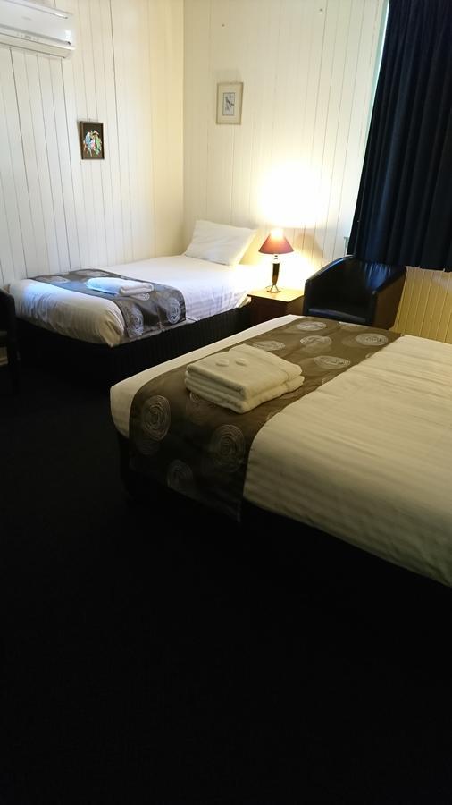 Maleny Hotel ภายนอก รูปภาพ