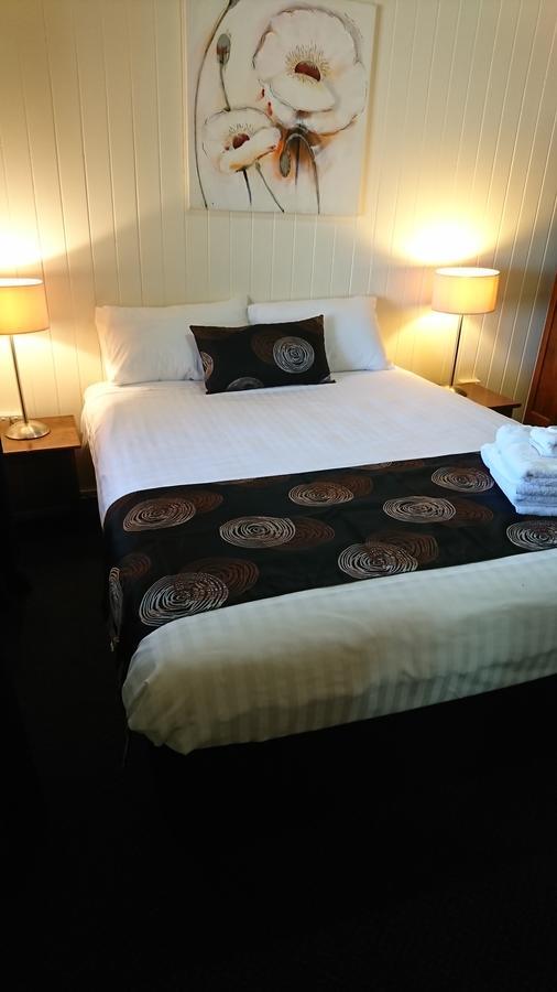 Maleny Hotel ภายนอก รูปภาพ