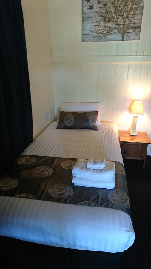 Maleny Hotel ภายนอก รูปภาพ
